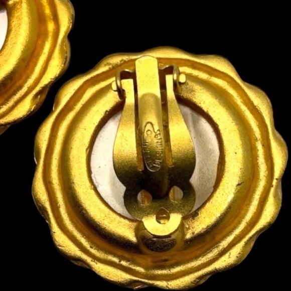 Vintage Ellen Designs Faux Button Pearl Gold Clip On Rope Disc Earrings - Picture 4 of 4